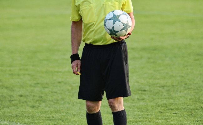 Les arbitres équipés de micros en Ligue 1