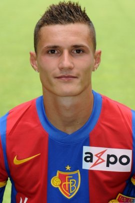 Taulant Xhaka 2010-2011