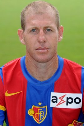 Scott Chipperfield 2010-2011